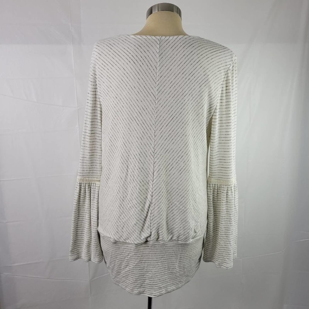 Knox Rose Cream V-Neck Top - Picture 5 of 11